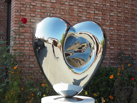 H75cm LOVEME from sculptor Mr. Richard Hudson