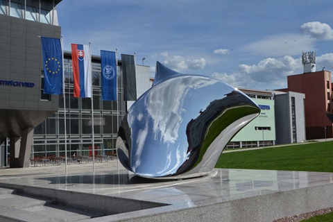 Mirror Stainless Steel Heart Statue-A Pulsing Heart of the University