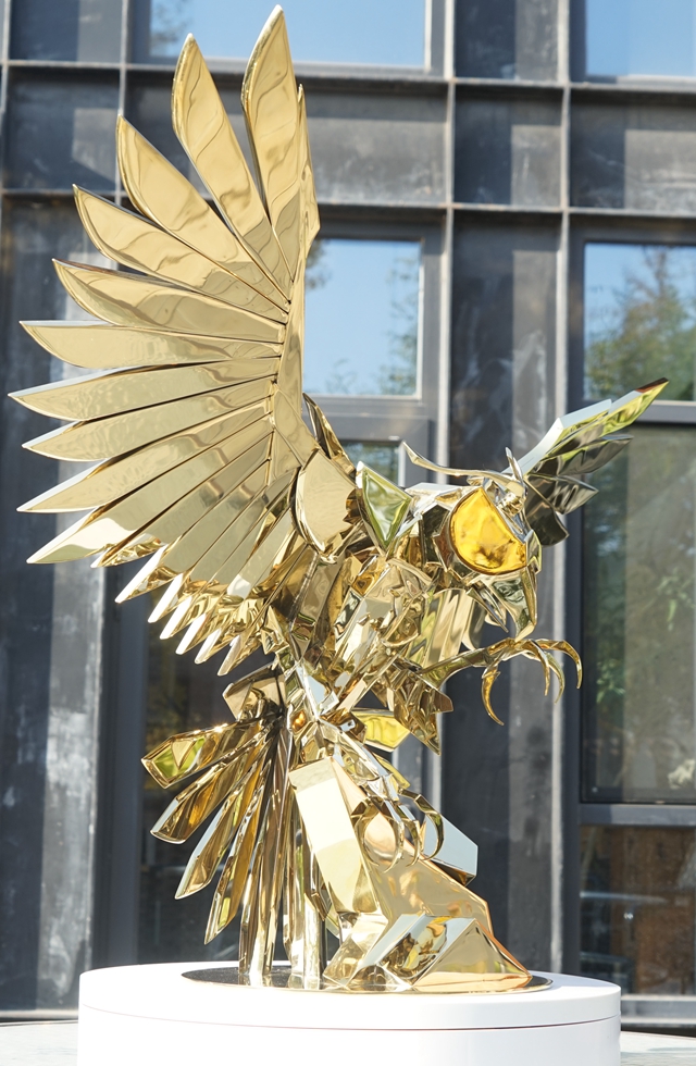 Gold Falcon